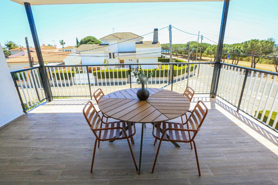 LITORAL COSTA DORADA - ROSA DELS VENTS Only families Apartment in Cambrils