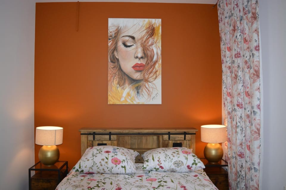 Bed, Photo of the whole room, Bedroom