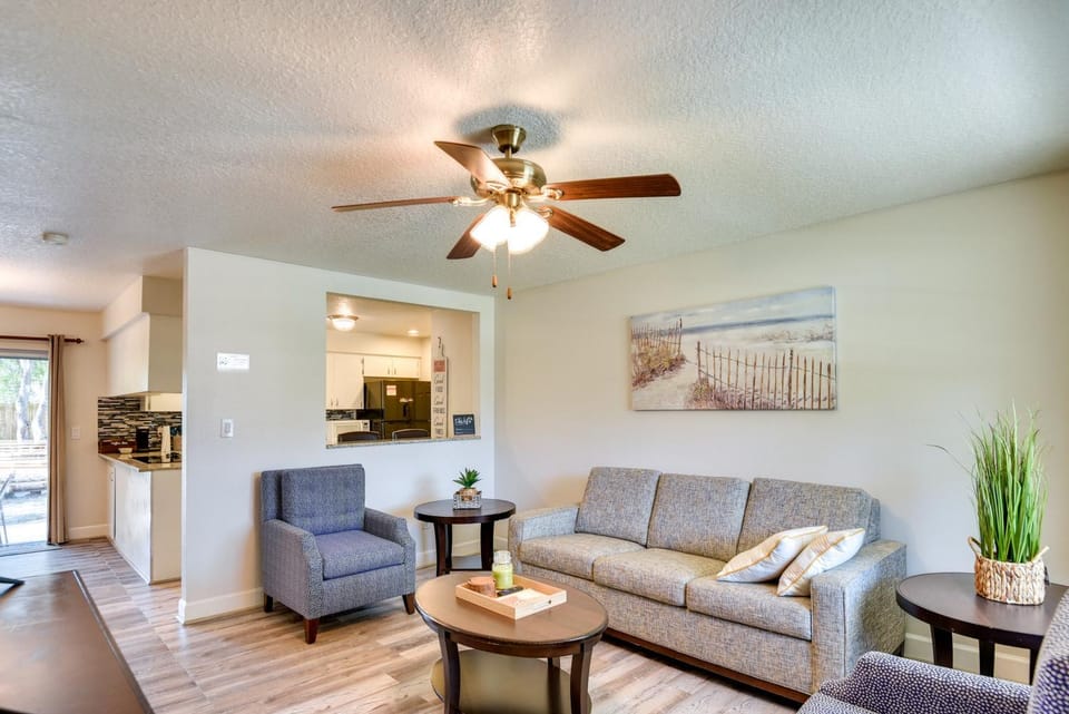 Fire Pit + Private Yard: Family Home in Longwood! House in Longwood