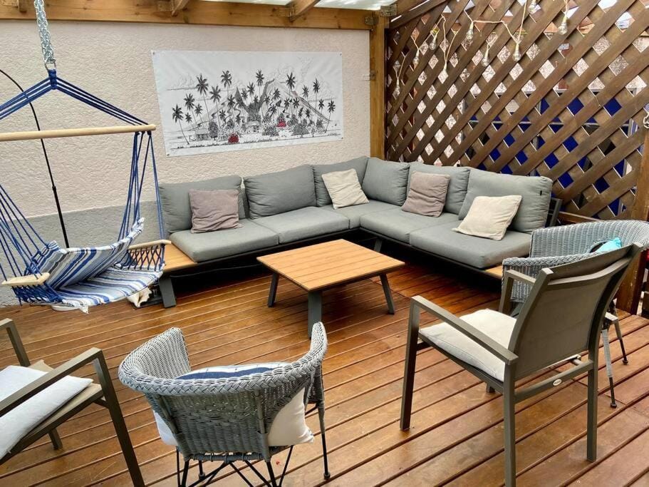 Patio, Seating area