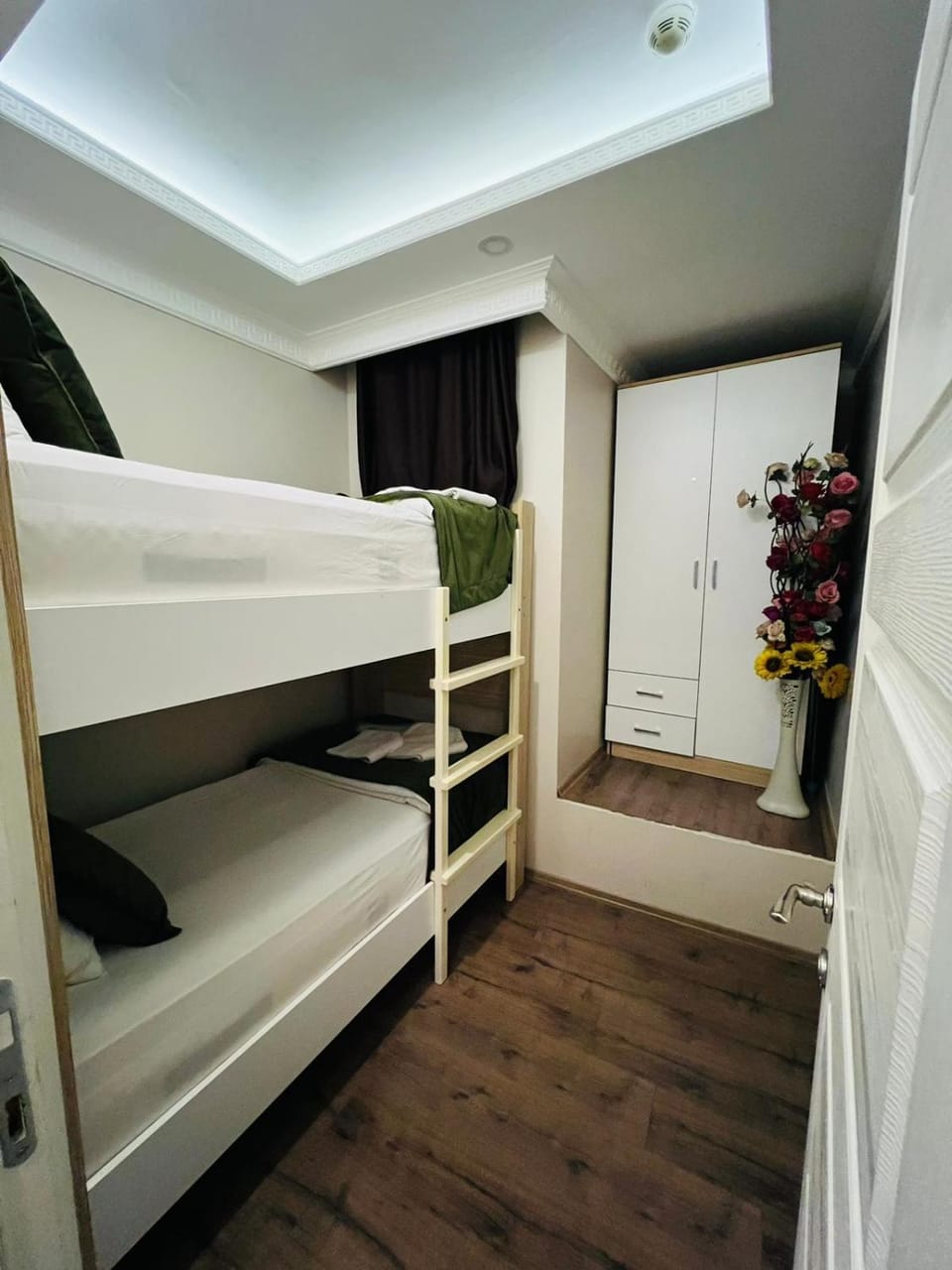 Bed, Photo of the whole room, Bedroom, bunk bed