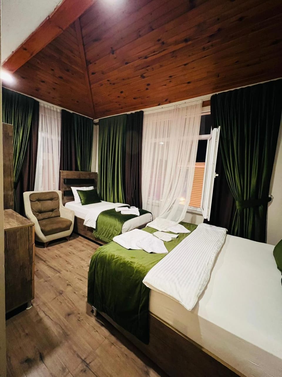 Bed, Photo of the whole room, Bedroom, towels