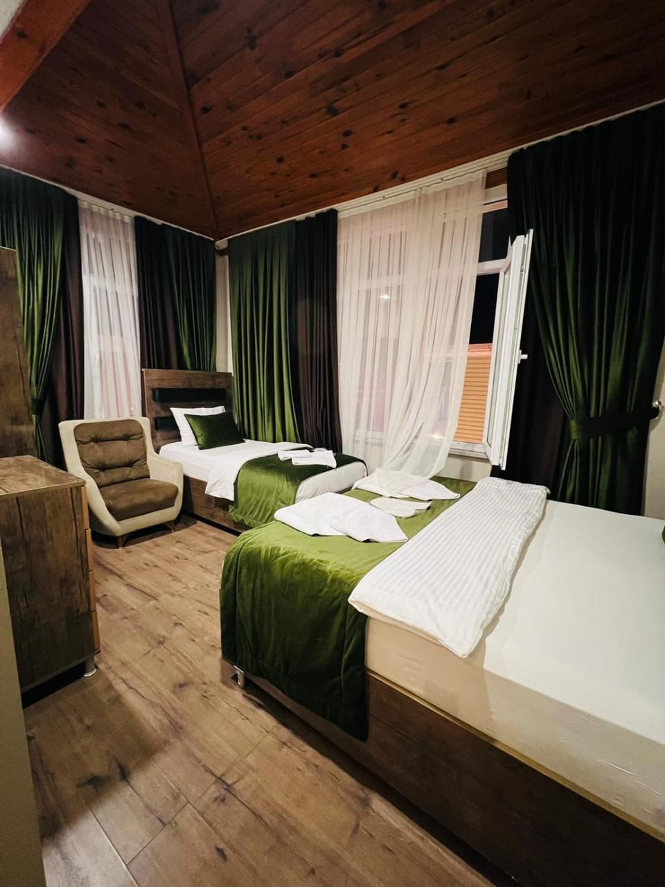 Bed, Photo of the whole room, Bedroom