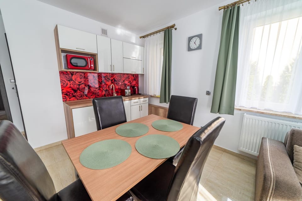 Apartament Villa Mikołajki Popiełuszki 8 blisko centrum i promenady parking gratis Apartment in Poland