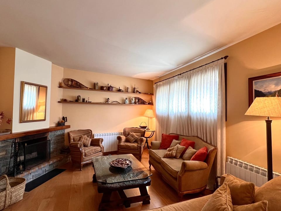 TV and multimedia, Living room, Seating area, Dining area, Evening entertainment, flat iron