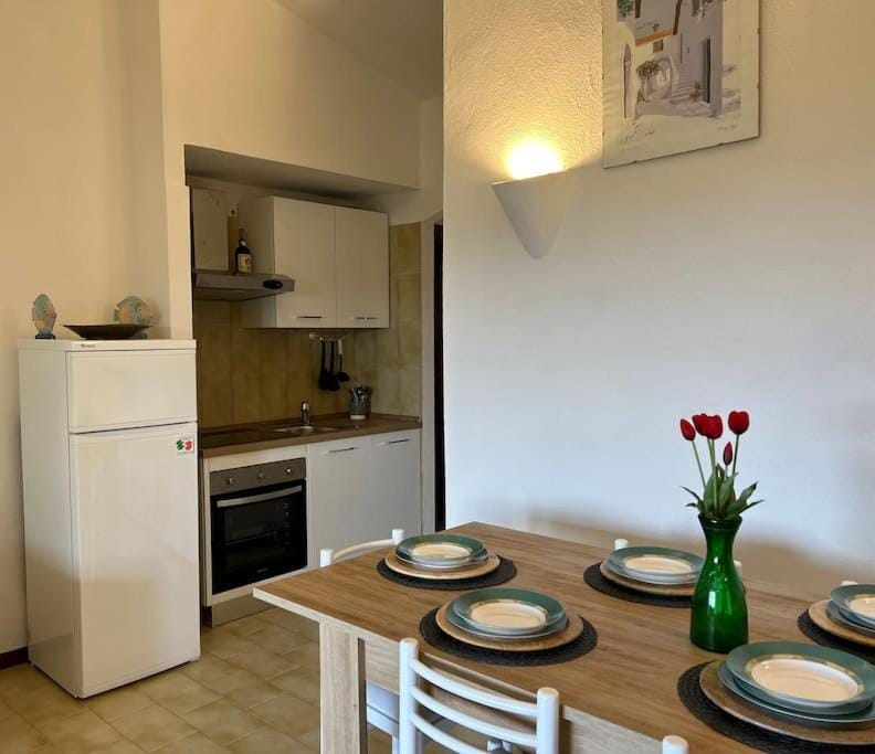 Kitchen or kitchenette, Dining area, pet friendly, stove