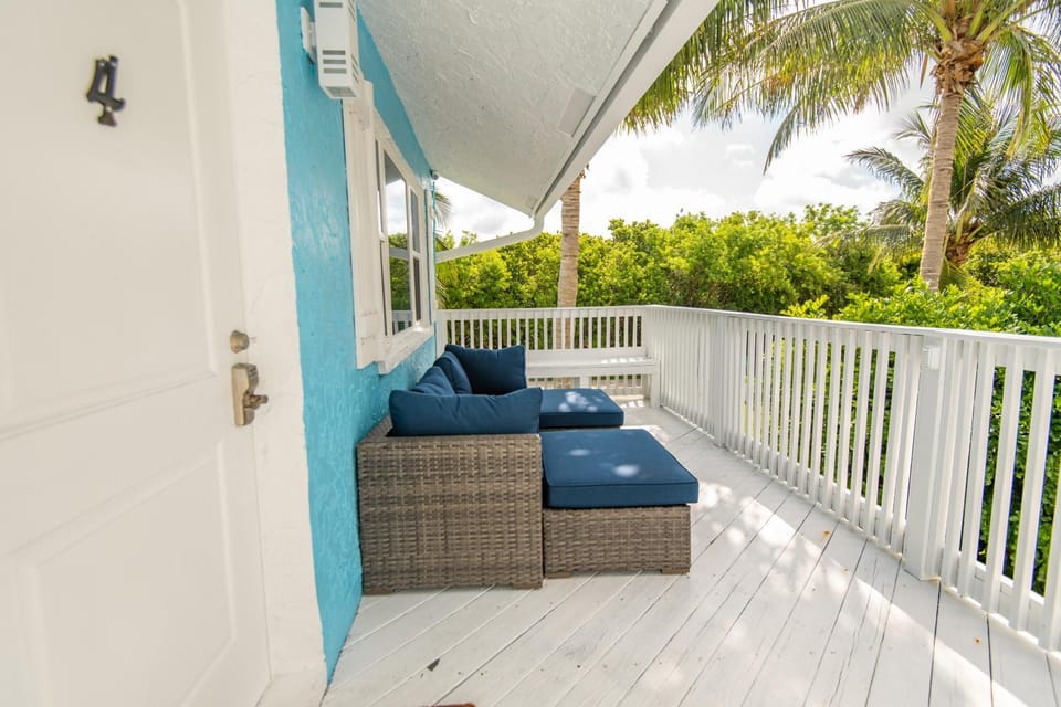 Patio, Day, Garden, View (from property/room), Balcony/Terrace, Living room, Seating area, Garden view