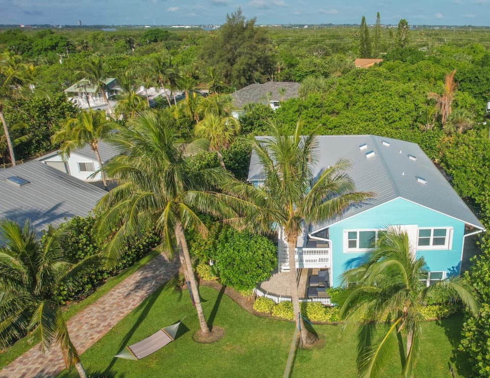 Property building, Spring, Day, Natural landscape, Bird's eye view, Garden, Garden view, Sea view