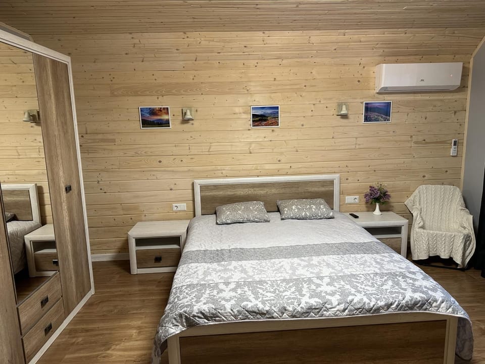 Bed, Bedroom, air conditioner