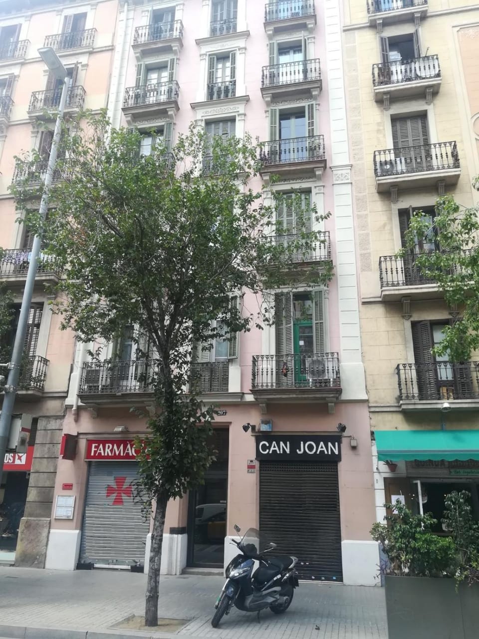 Facade/entrance