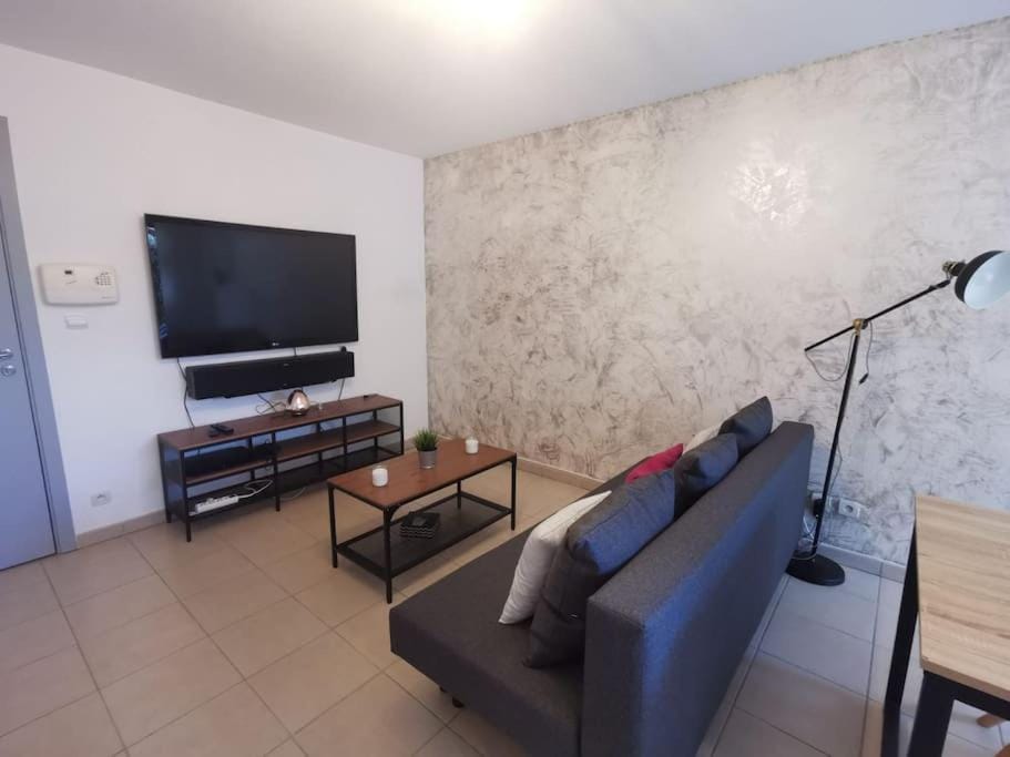 Communal lounge/ TV room, TV and multimedia, Living room