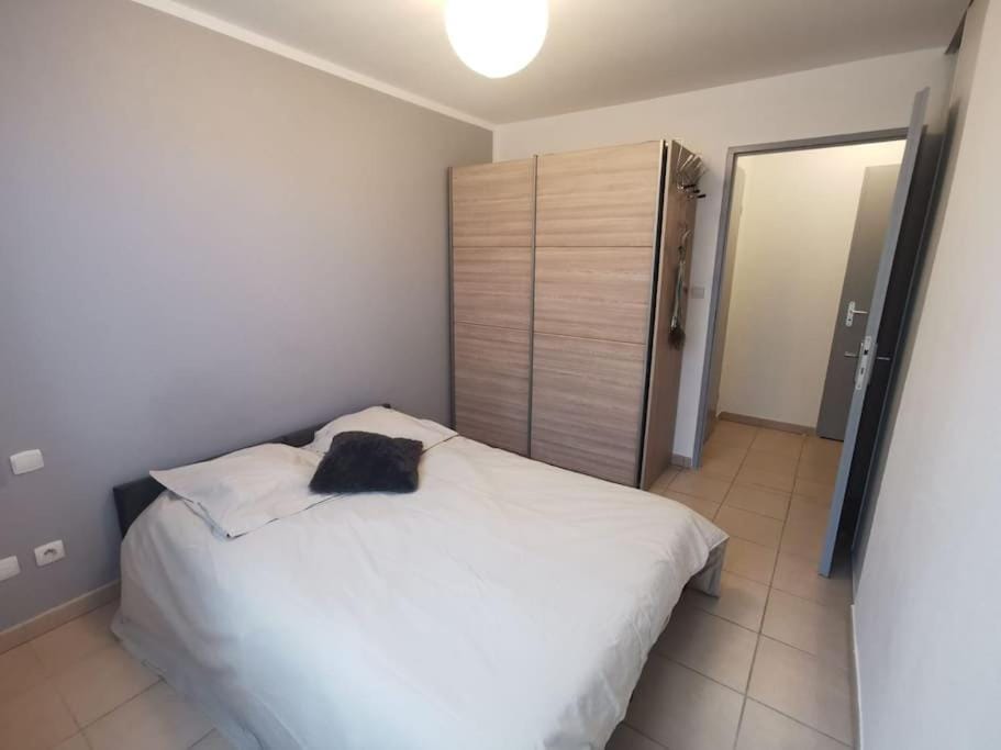 Bed, Photo of the whole room, Bedroom, wardrobe