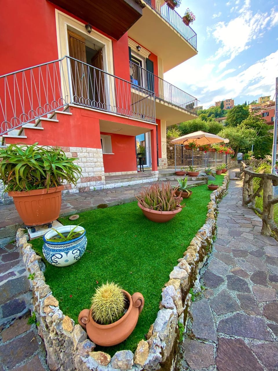 Property building, Patio, Spring, Day, Garden, Garden view