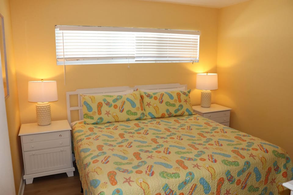 #4 Island Surf by Alicia Hollis Realtor Rentals - Open Now House in Okaloosa Island