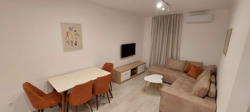 Living room, Dining area, air conditioner