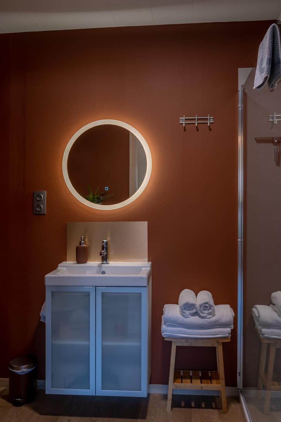 Bathroom, Internal: Not applicable to any particular room