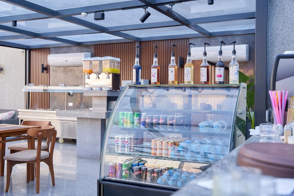 Restaurant/places to eat, Lounge or bar, Food and drinks, Food, Drinks