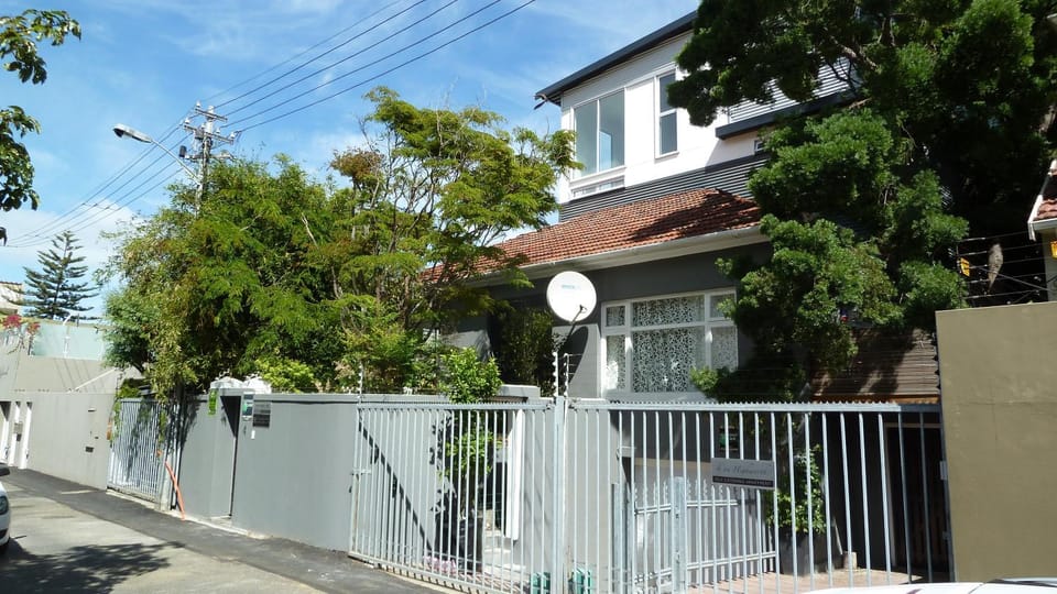 Facade/entrance, Day, Street view
