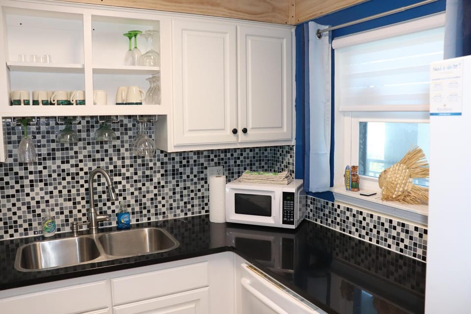 404 Emerald Isle by Alicia Hollis Realtor Rentals - Open in August House in Okaloosa Island