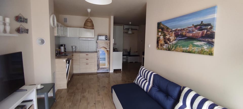 Kitchen or kitchenette, Seating area