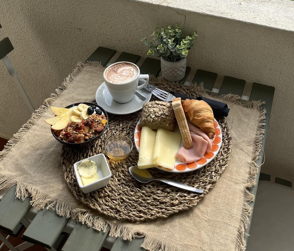 Food and drinks, Food, Breakfast, Continental breakfast