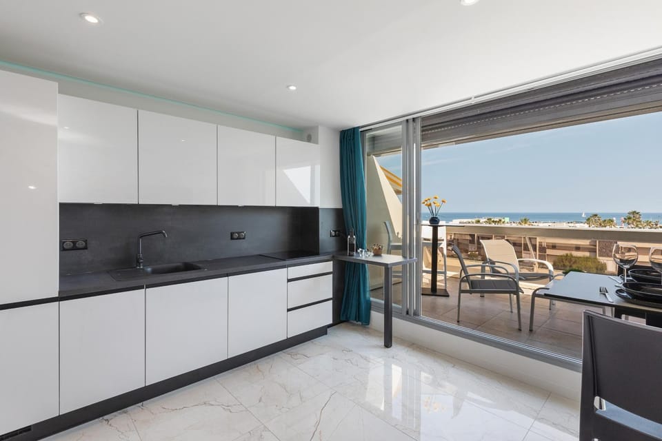 Balcony/Terrace, Kitchen or kitchenette, Sea view