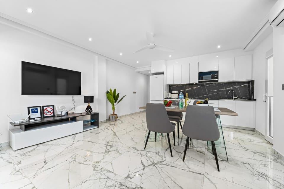 TV and multimedia, Kitchen or kitchenette, Living room, Seating area, Dining area, Evening entertainment