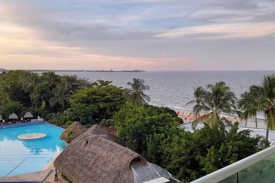 Pool view, Sea view