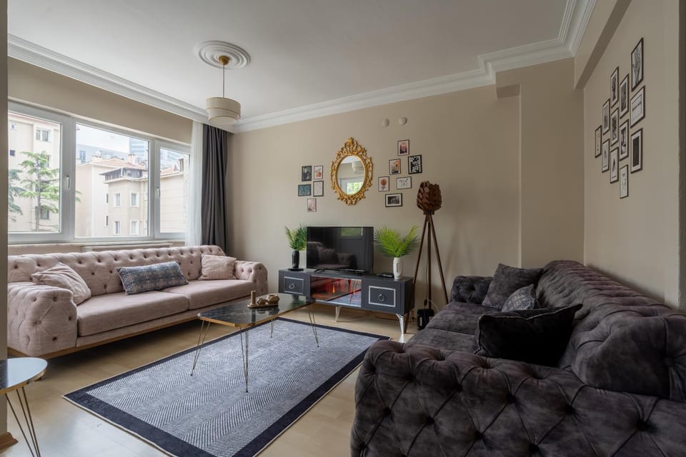 Communal lounge/ TV room, Living room, Seating area, Evening entertainment