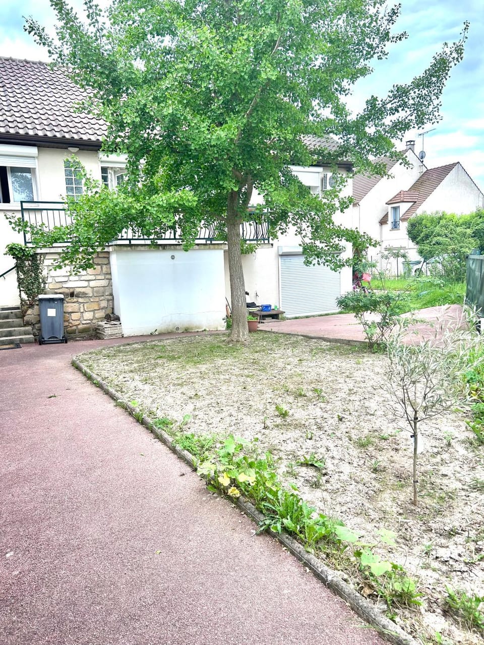 Property building, Neighbourhood, Garden