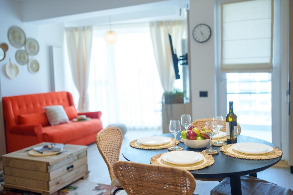 Seating area, Dining area