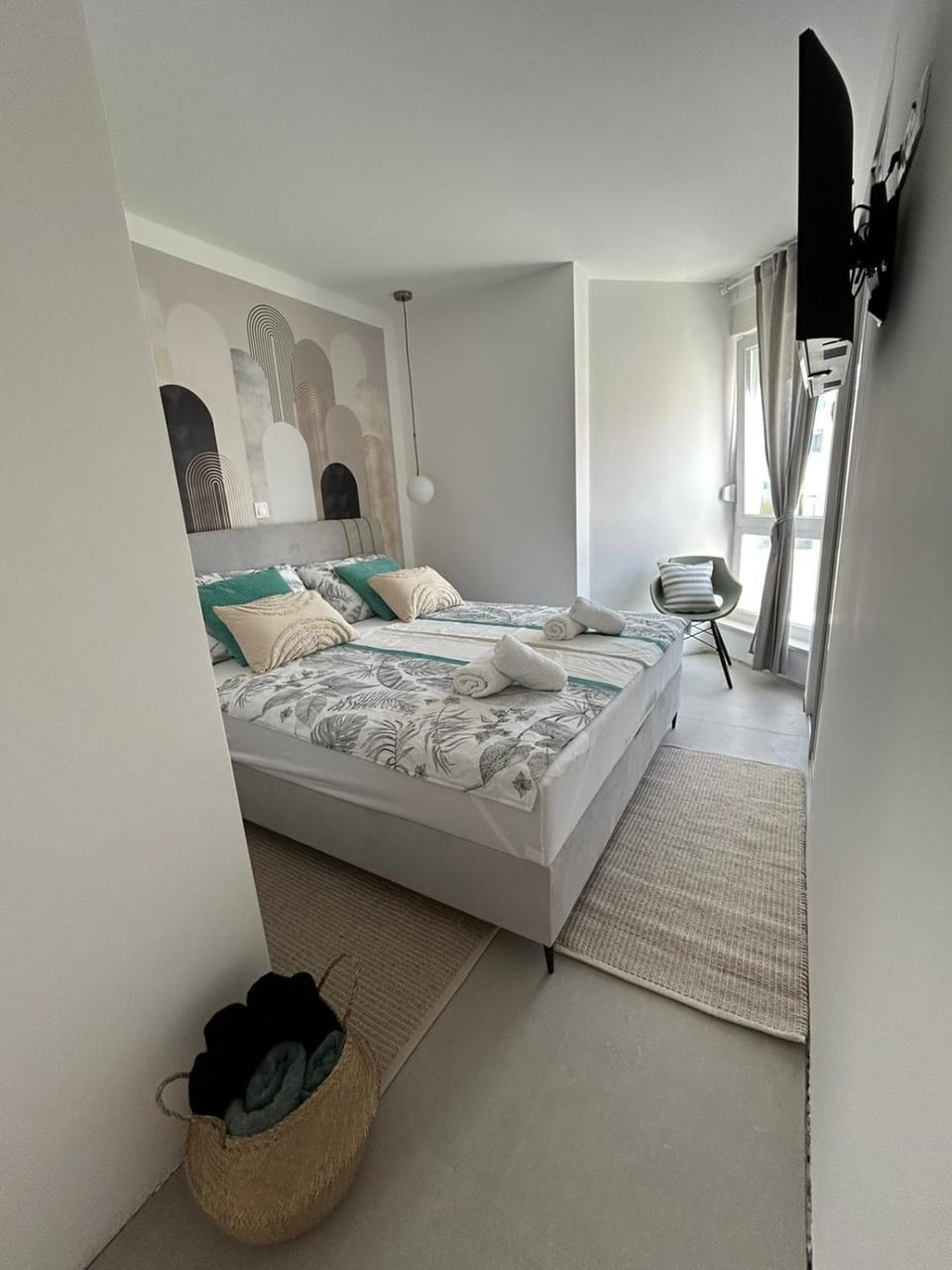 Bed, Photo of the whole room, Bedroom