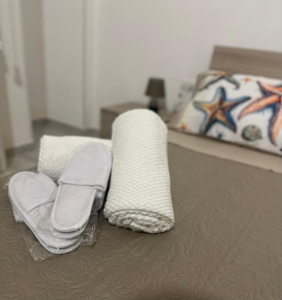 Bedroom, towels