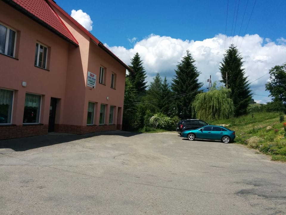 Facade/entrance, Neighbourhood, Summer, Other, Street view, Supermarket/grocery shop, Shopping Area