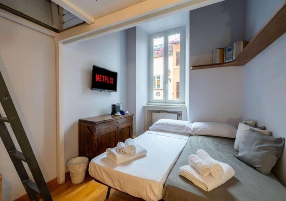 Communal lounge/ TV room, Bed