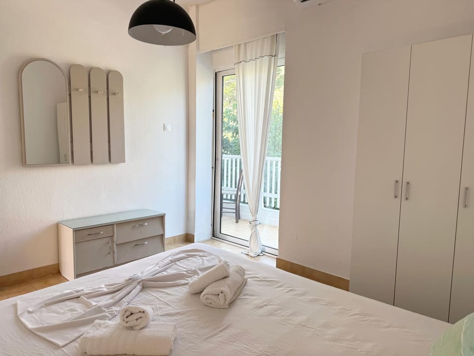 Bed, Photo of the whole room, Bedroom, wardrobe