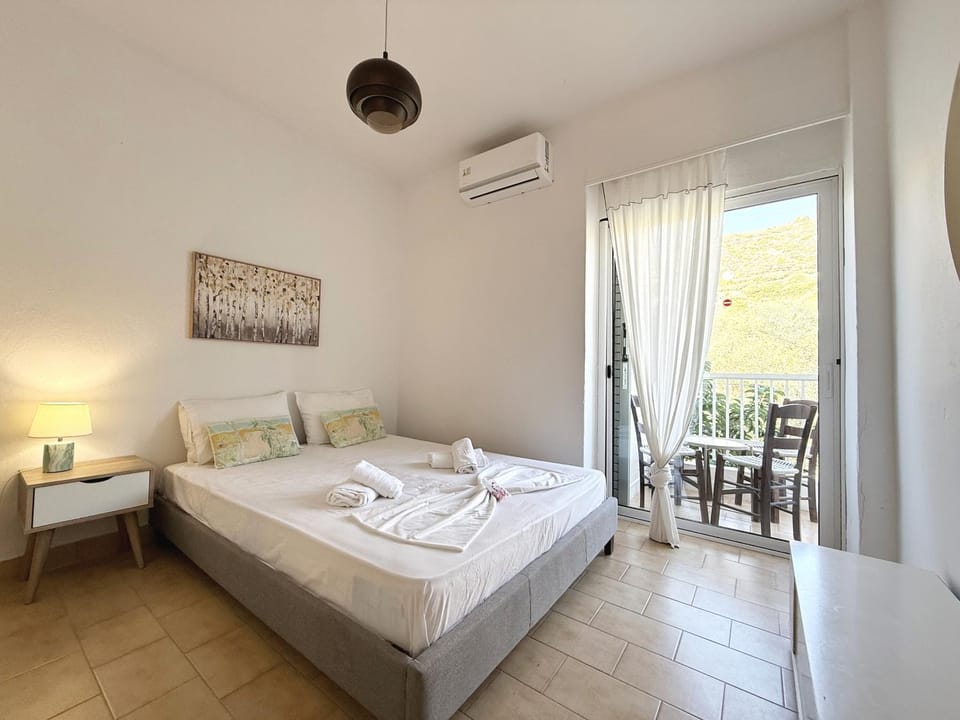 Bed, Balcony/Terrace, Photo of the whole room, Bedroom, air conditioner