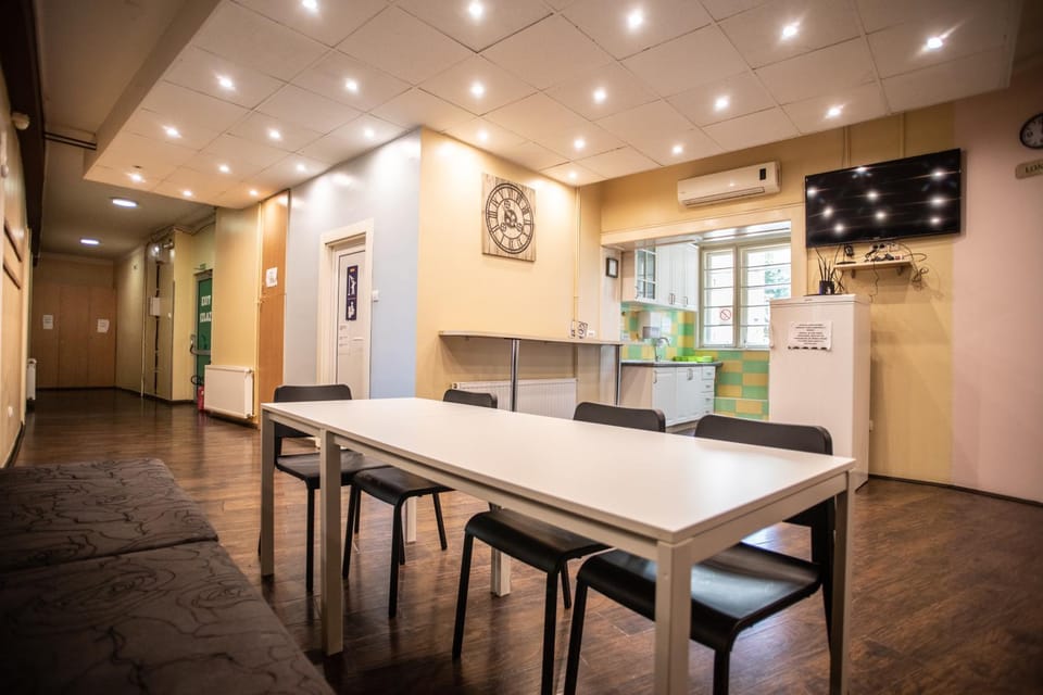 Communal lounge/ TV room, Living room, Seating area