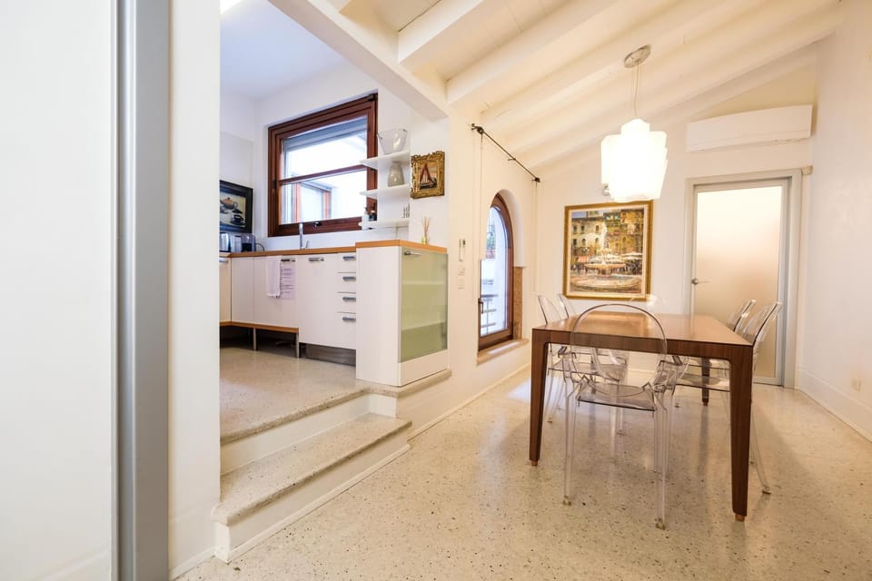 Kitchen or kitchenette, Dining area, stove