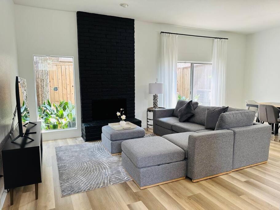TV and multimedia, Living room, Seating area
