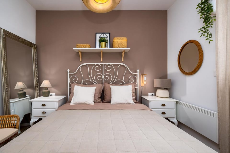 Bed, Bedroom