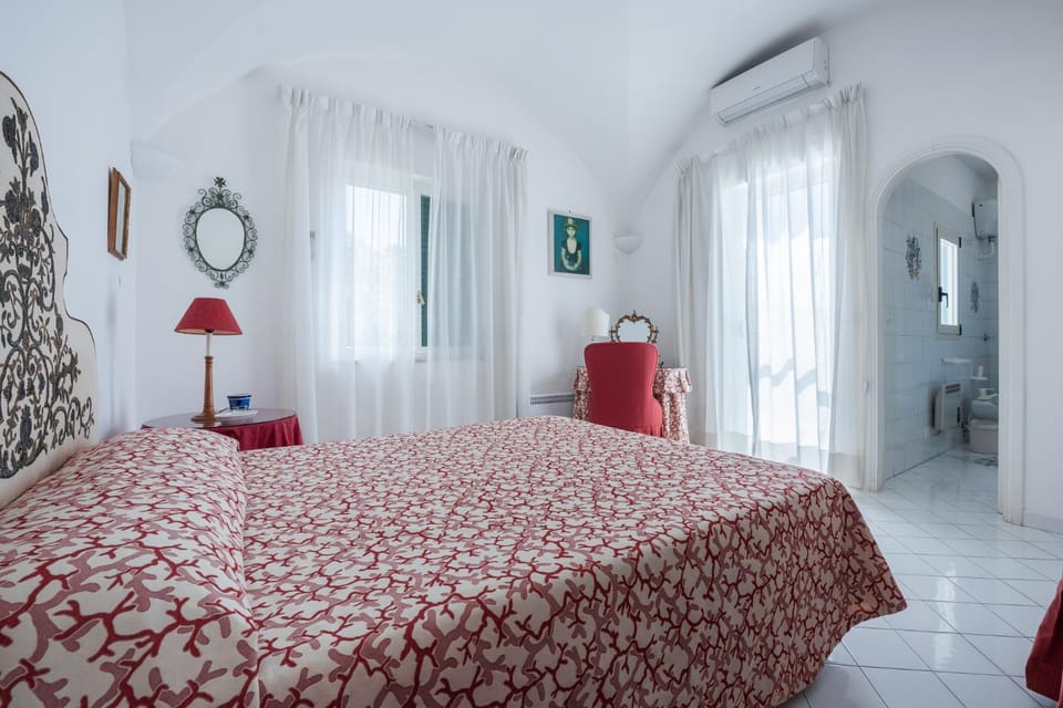 Bed, Photo of the whole room, Bedroom, air conditioner