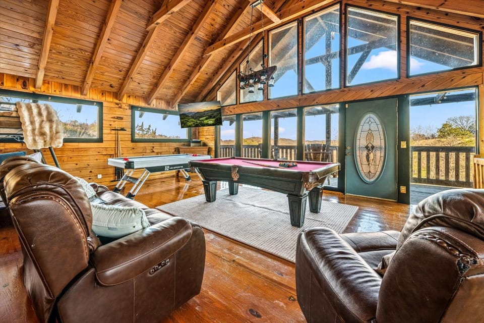 Pet Friendly Cabin with Hot Tub, Theater & Game Room Cabin in Sevierville