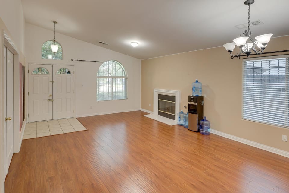 Pet-Friendly California Retreat w/ Fenced-In Yard! House in Bakersfield
