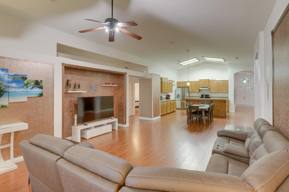 Pet-Friendly California Retreat w/ Fenced-In Yard! House in Bakersfield