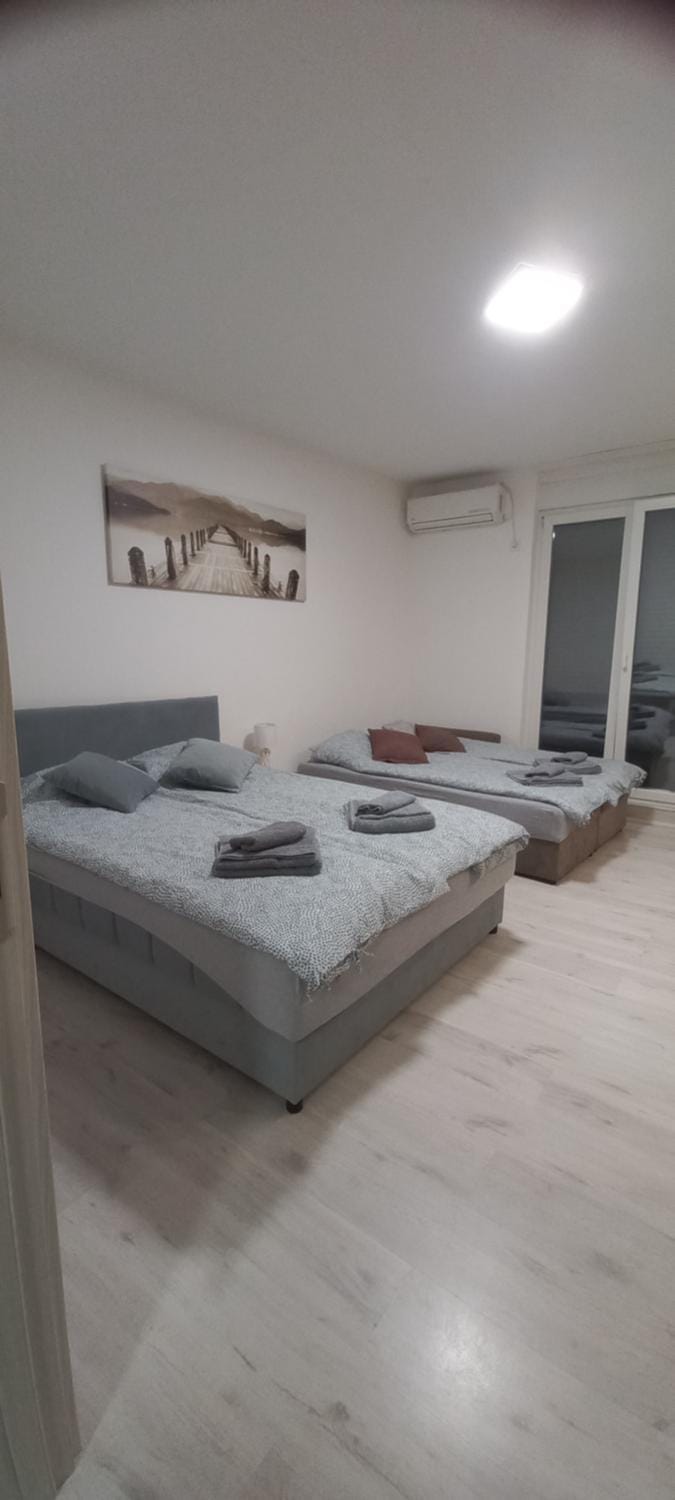 Bed, Bedroom, towels, air conditioner