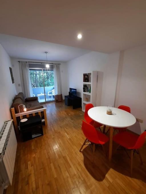 DEPARTAMENTO a PASOS del CENTRO, BARRIO NORTE, 4 PERSONAS Apartment in La Plata