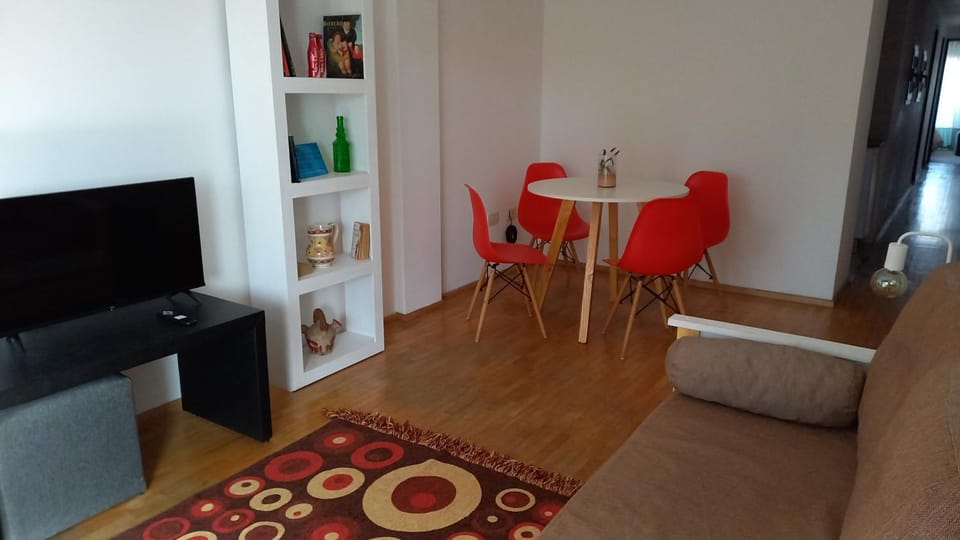DEPARTAMENTO a PASOS del CENTRO, BARRIO NORTE, 4 PERSONAS Apartment in La Plata