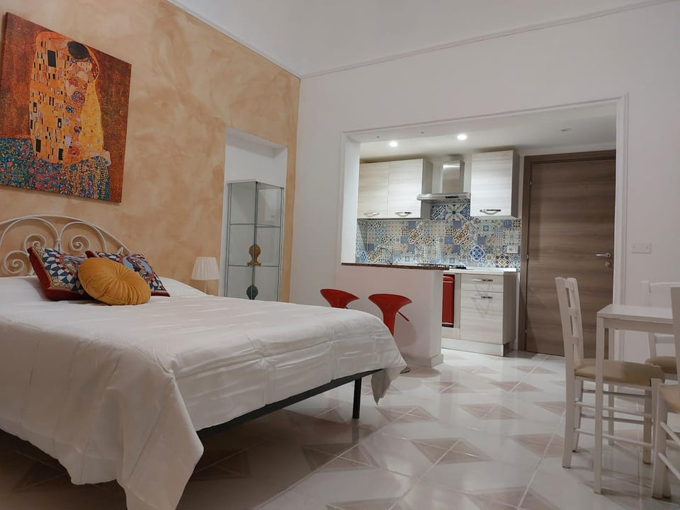 Bed, Kitchen or kitchenette, Photo of the whole room, Bedroom