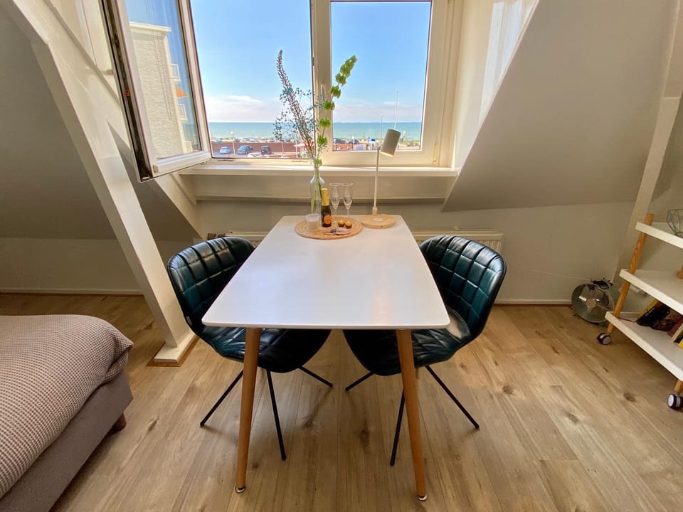 Living room, Dining area, Sea view